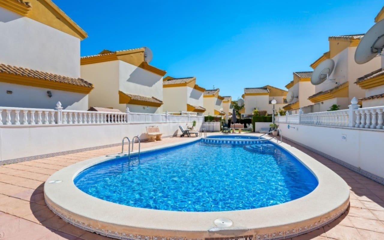 3 bedroom Villa for sale in Guardamar del Segura with pool garage - € 350,000 (Ref: 10016664)