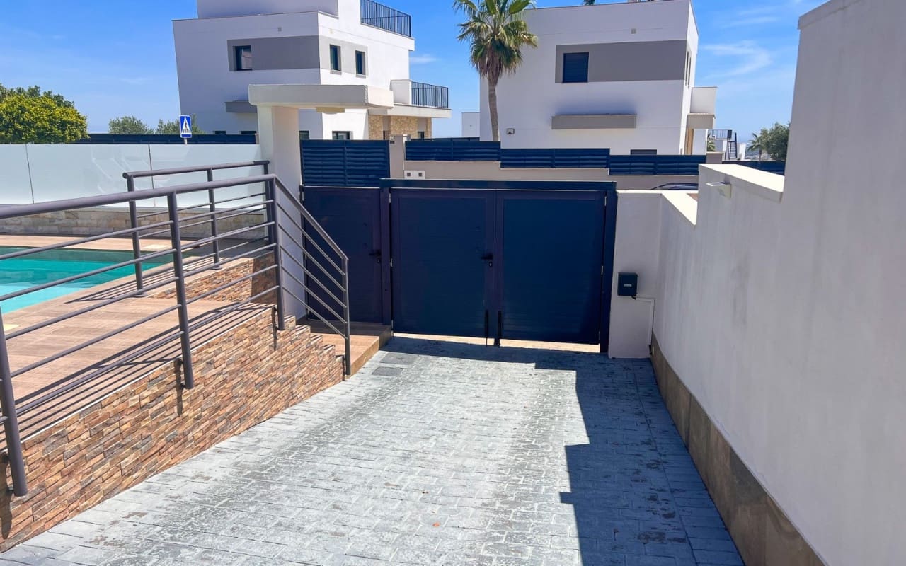3 Zimmer Villa zu verkaufen in San Miguel de Salinas mit Pool Garage - 399.000 € (Ref: 10021345)