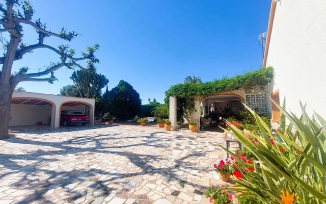 5 makuuhuone Maalaistalo myytävänä paikassa La Marina, Elche / Elx mukana 
autotalli - 539 000 € (Ref: 10021354)