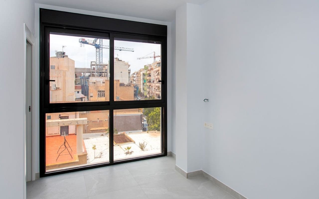 2 soveværelse Lejlighed til salg i Torrevieja med swimmingpool - € 265.000 (Ref: 10021355)