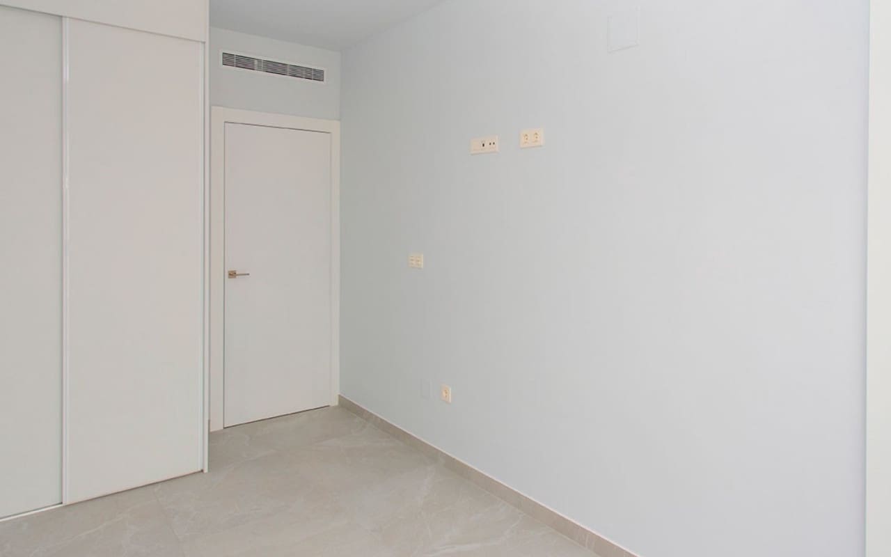 2 soveværelse Lejlighed til salg i Torrevieja med swimmingpool - € 265.000 (Ref: 10021355)