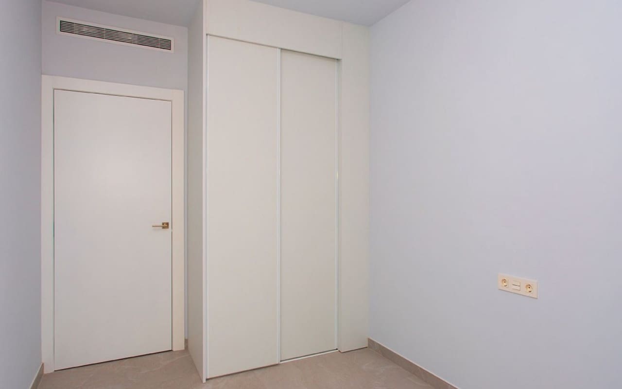 2 soveværelse Lejlighed til salg i Torrevieja med swimmingpool - € 265.000 (Ref: 10021355)