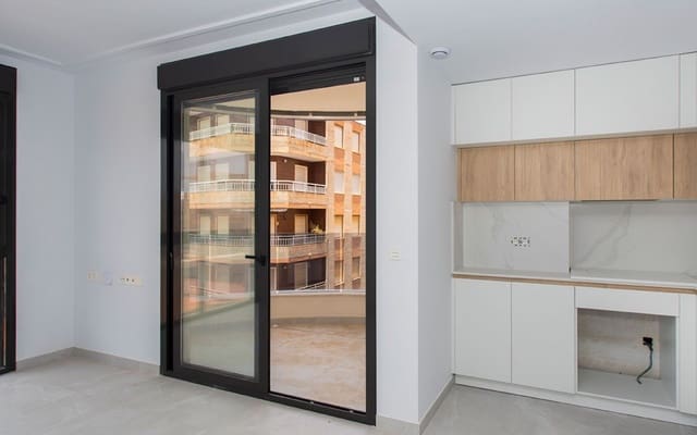 2 soveværelse Lejlighed til salg i Las Piscinas Naturales, Torrevieja med swimmingpool - € 280.000 (Ref: 10021355)