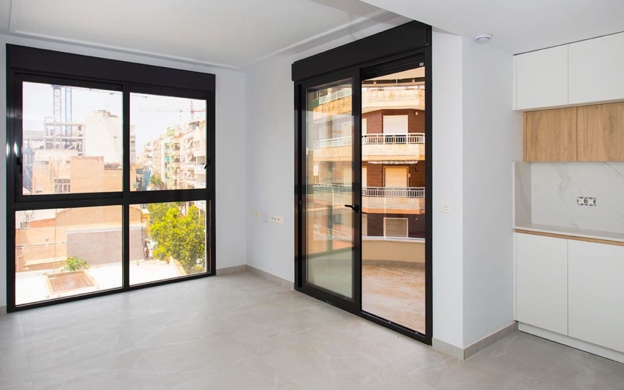 2 soveværelse Lejlighed til salg i Torrevieja med swimmingpool - € 265.000 (Ref: 10021355)