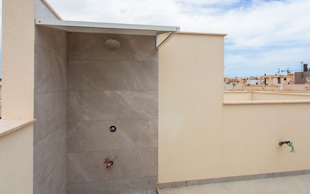 2 soveværelse Lejlighed til salg i Torrevieja med swimmingpool - € 265.000 (Ref: 10021355)