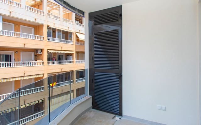 2 soveværelse Lejlighed til salg i Las Piscinas Naturales, Torrevieja med swimmingpool - € 280.000 (Ref: 10021355)