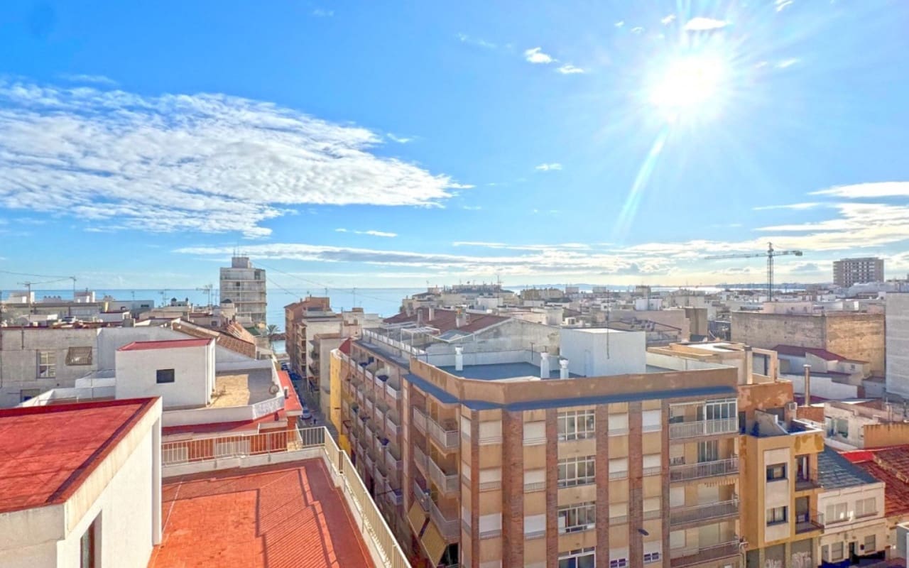 2 soveværelse Lejlighed til salg i Torrevieja med swimmingpool - € 265.000 (Ref: 10021355)