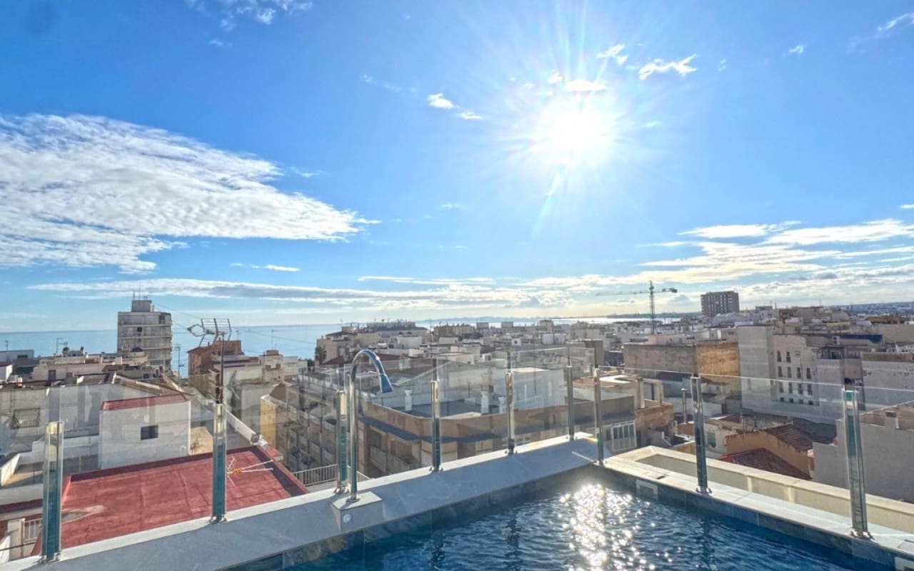 2 soveværelse Lejlighed til salg i Torrevieja med swimmingpool - € 265.000 (Ref: 10021355)