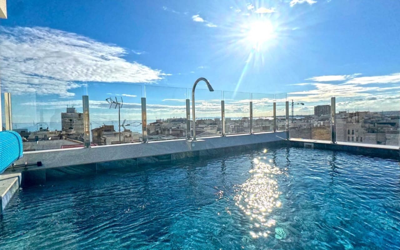 2 soveværelse Lejlighed til salg i Torrevieja med swimmingpool - € 265.000 (Ref: 10021355)