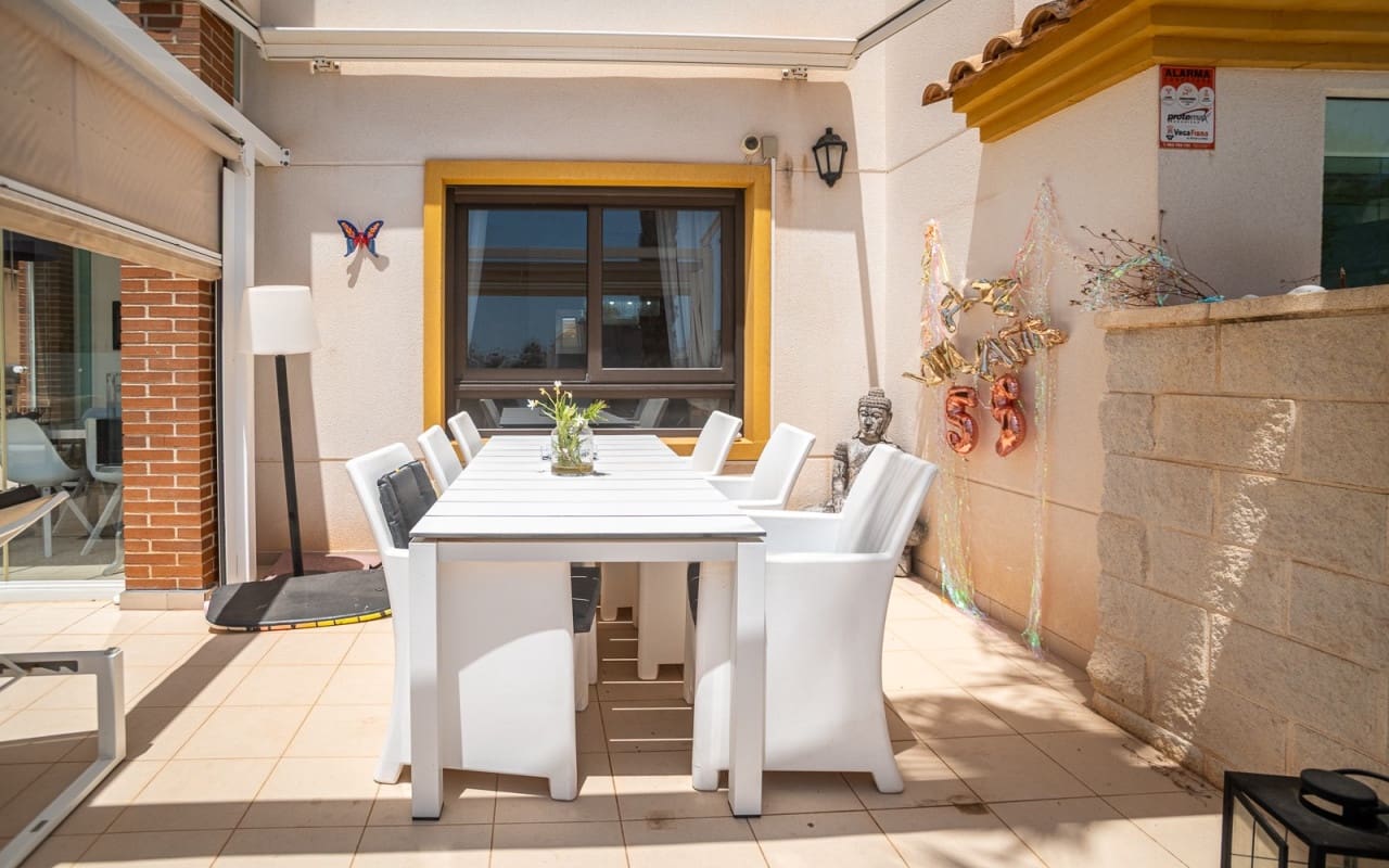 2 soverom Leilighet til salgs i Guardamar del Segura med svømmebasseng garasje - € 299 000 (Ref: 10021357)