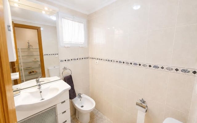 2 soverom Leilighet til salgs i Las Piscinas Naturales, Torrevieja med svømmebasseng garasje - € 135 000 (Ref: 10021358)