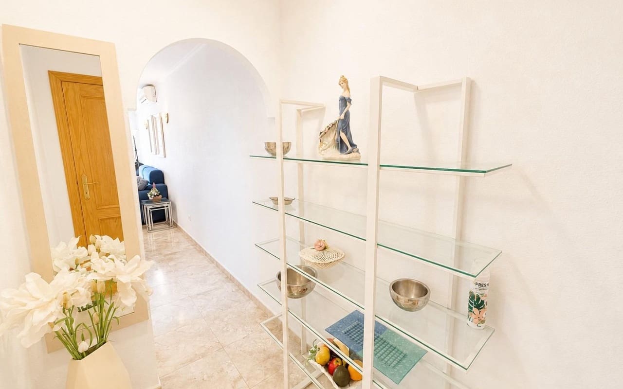 2 soverom Leilighet til salgs i Torrevieja med svømmebasseng garasje - € 135 000 (Ref: 10021358)