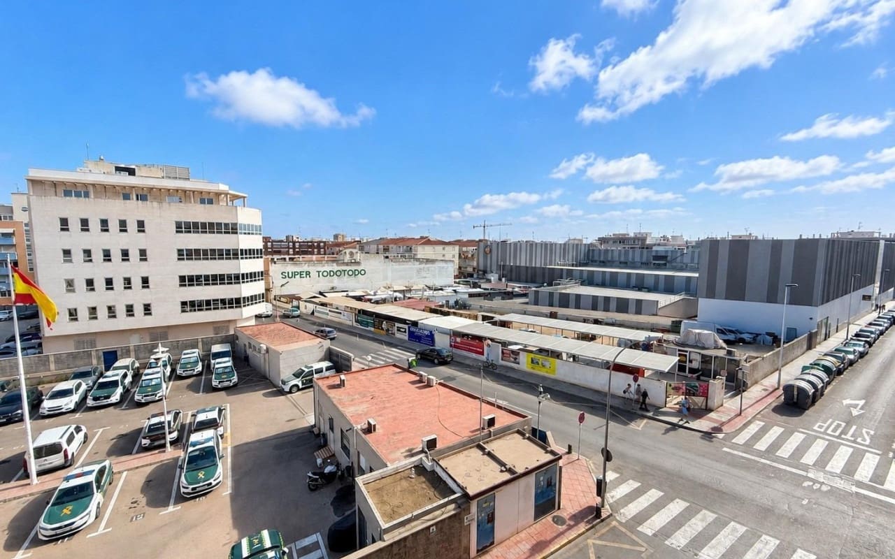 2 soverom Leilighet til salgs i Torrevieja med svømmebasseng garasje - € 135 000 (Ref: 10021358)