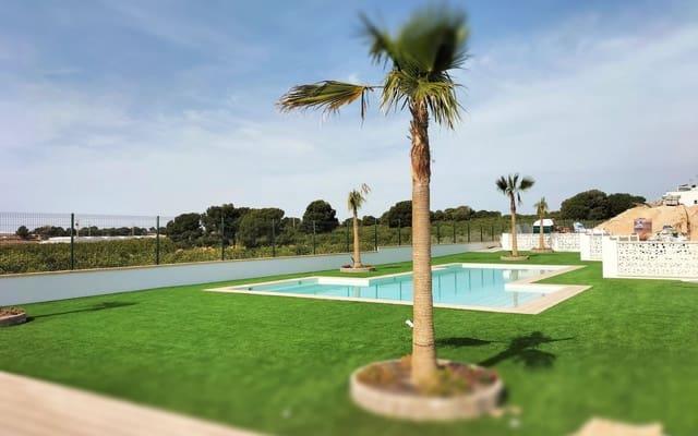 3 bedroom Villa for sale in Pinar de Campoverde, Pilar de la Horadada with pool - € 420,000 (Ref: 10021462)