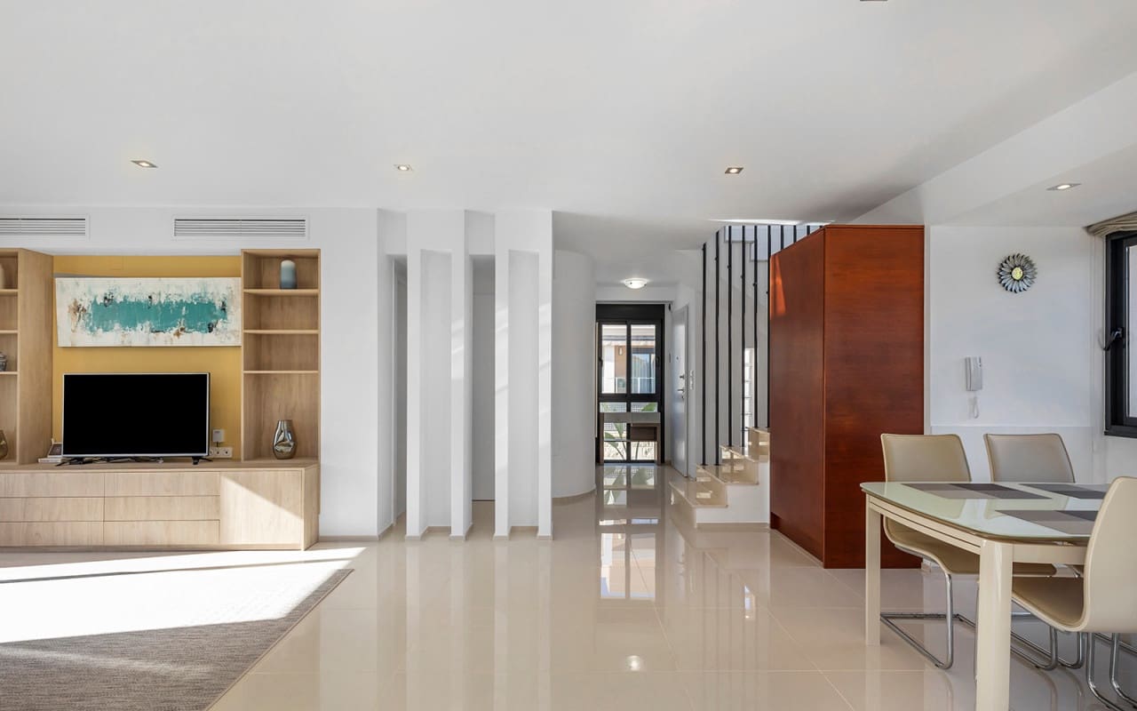 5 Zimmer Villa zu verkaufen in La Zenia mit Pool - 895.000 € (Ref: 10021482)