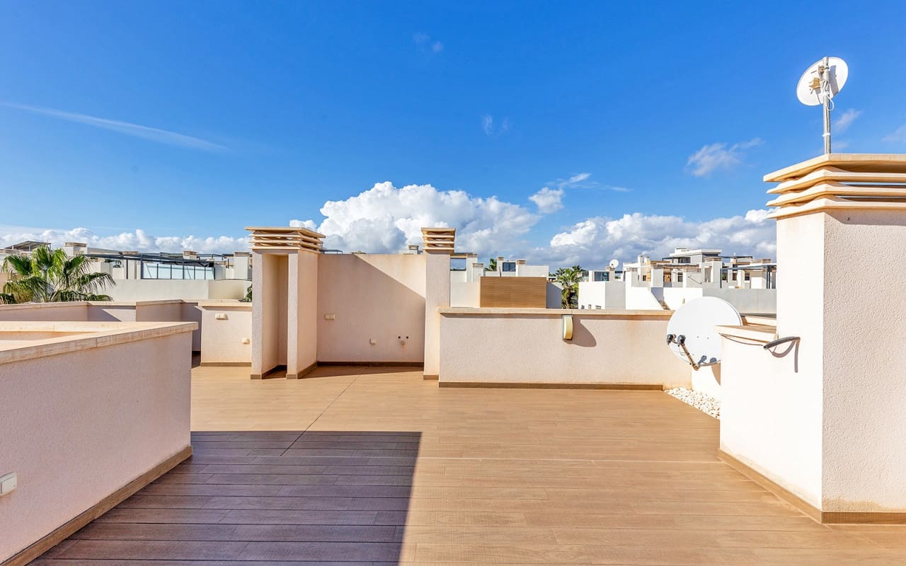 5 Zimmer Villa zu verkaufen in La Zenia mit Pool - 895.000 € (Ref: 10021482)