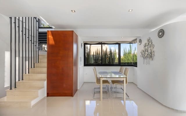 5 Zimmer Villa zu verkaufen in La Zenia, Orihuela mit Pool - 895.000 € (Ref: 10021482)