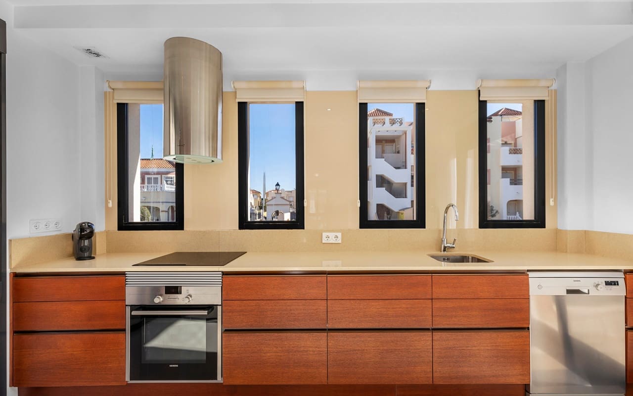 5 Zimmer Villa zu verkaufen in La Zenia mit Pool - 895.000 € (Ref: 10021482)