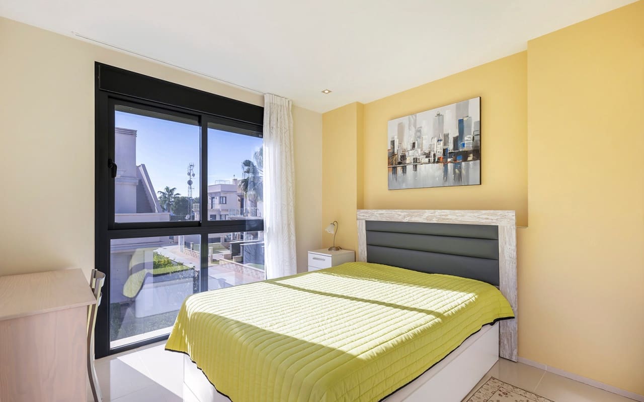5 Zimmer Villa zu verkaufen in La Zenia mit Pool - 895.000 € (Ref: 10021482)