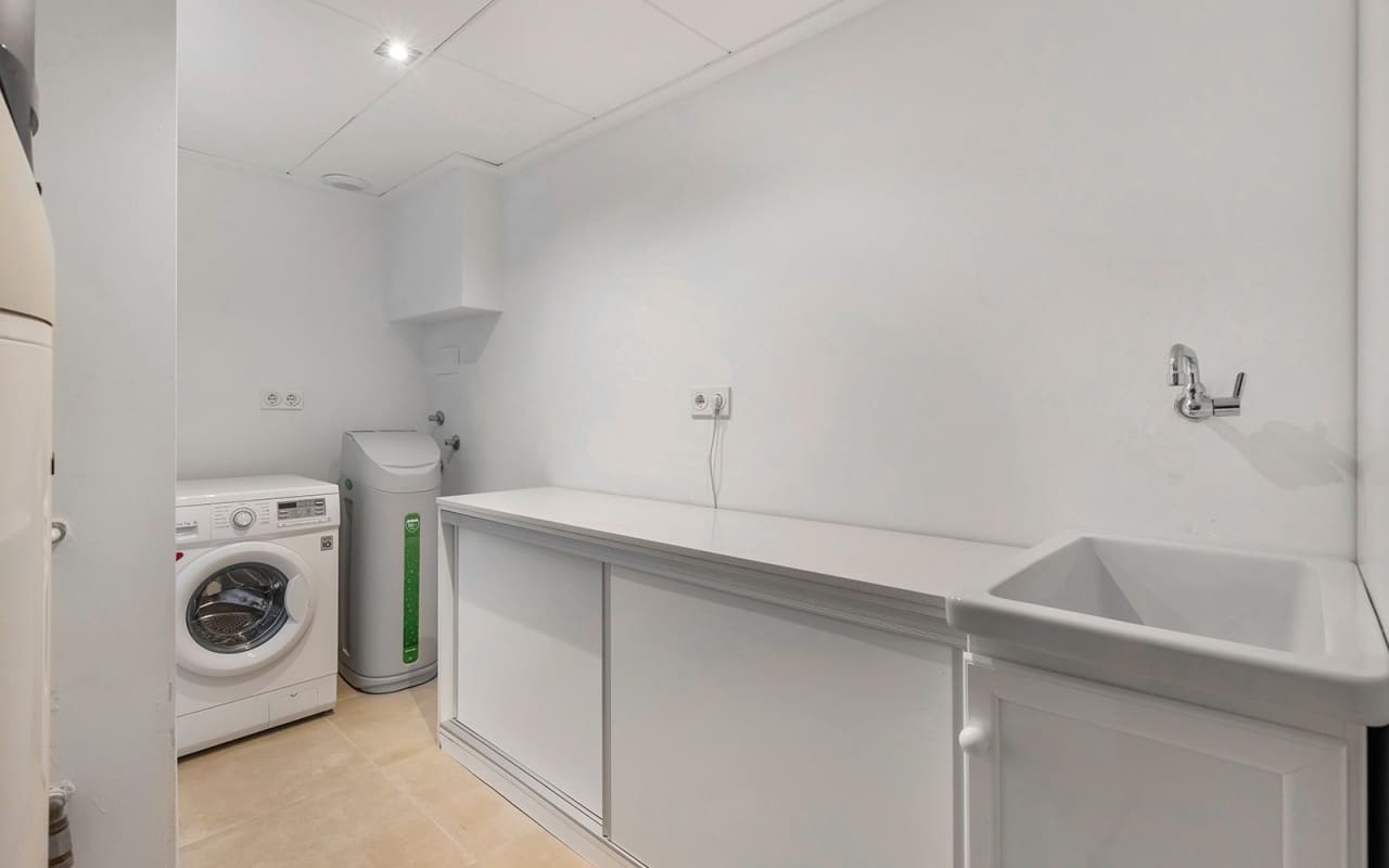 5 Zimmer Villa zu verkaufen in La Zenia mit Pool - 895.000 € (Ref: 10021482)