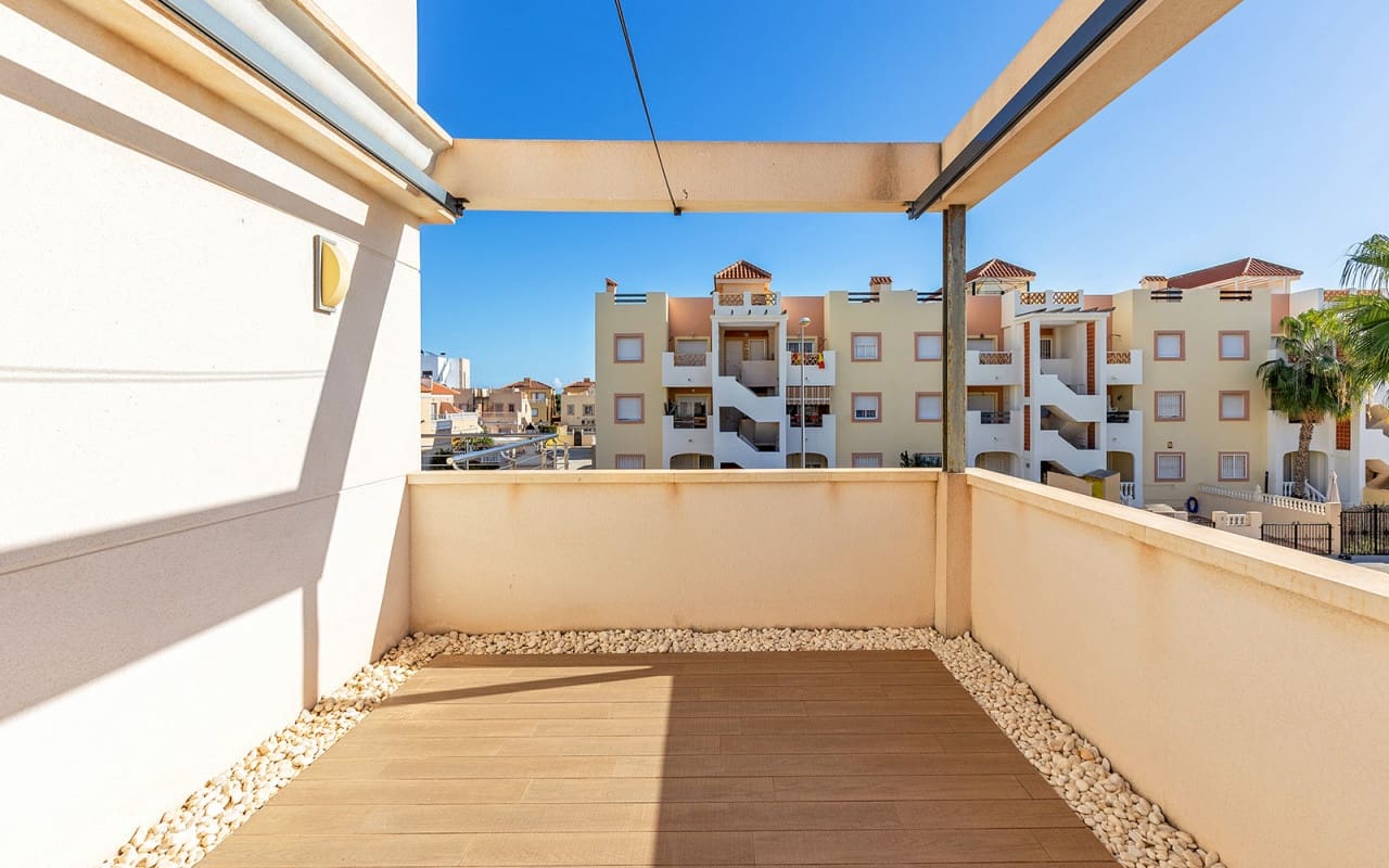 5 Zimmer Villa zu verkaufen in La Zenia mit Pool - 895.000 € (Ref: 10021482)