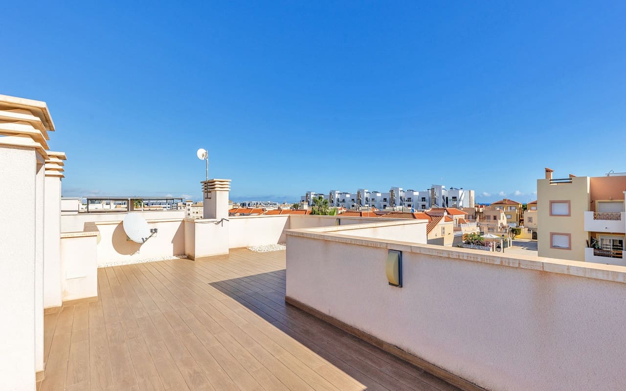 5 Zimmer Villa zu verkaufen in La Zenia mit Pool - 895.000 € (Ref: 10021482)