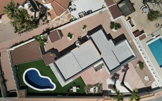 3 bedroom Villa for sale in Ciudad Quesada, Rojales with pool - € 549,950 (Ref: 10021484)