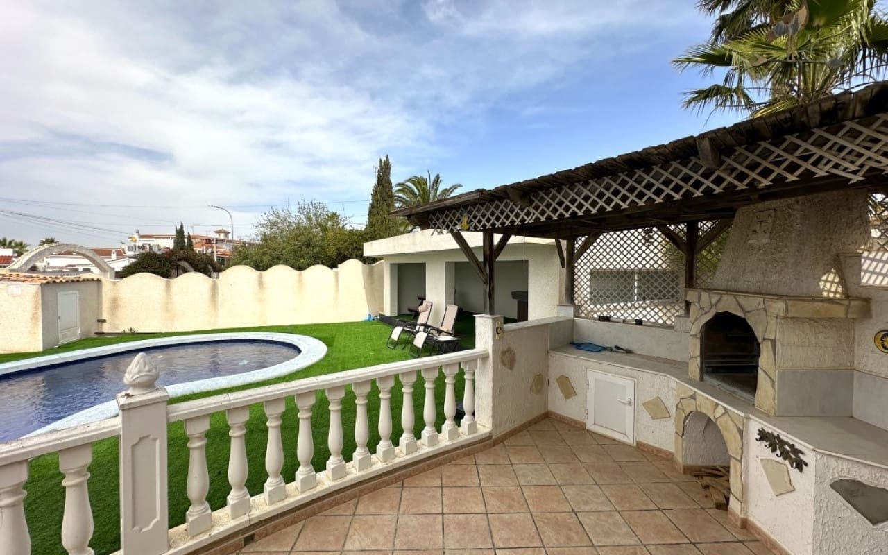 3 bedroom Villa for sale in Ciudad Quesada with pool - € 549,950 (Ref: 10021484)