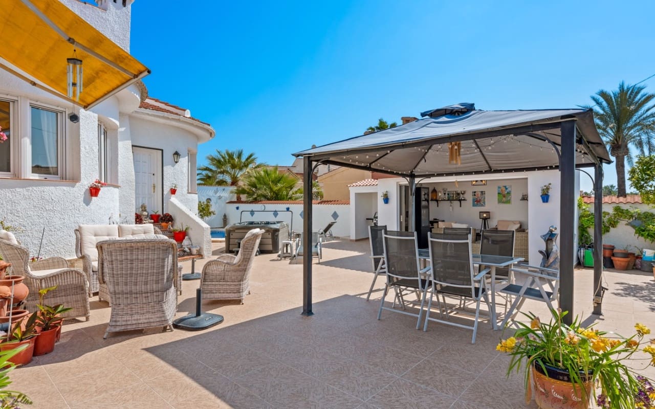 Chalet de 3 habitaciones en Ciudad Quesada en venta con piscina garaje - 495.000 € (Ref: 10021486)