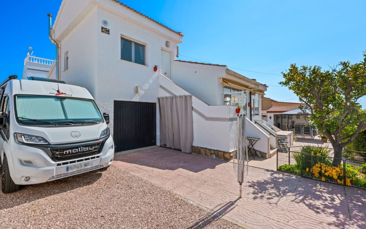 Chalet de 3 habitaciones en Ciudad Quesada en venta con piscina garaje - 495.000 € (Ref: 10021486)