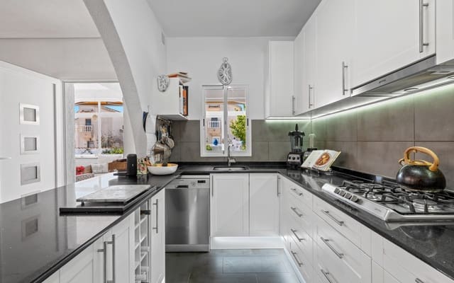 Chalet de 3 habitaciones en Ciudad Quesada, Rojales en venta con piscina garaje - 495.000 € (Ref: 10021486)