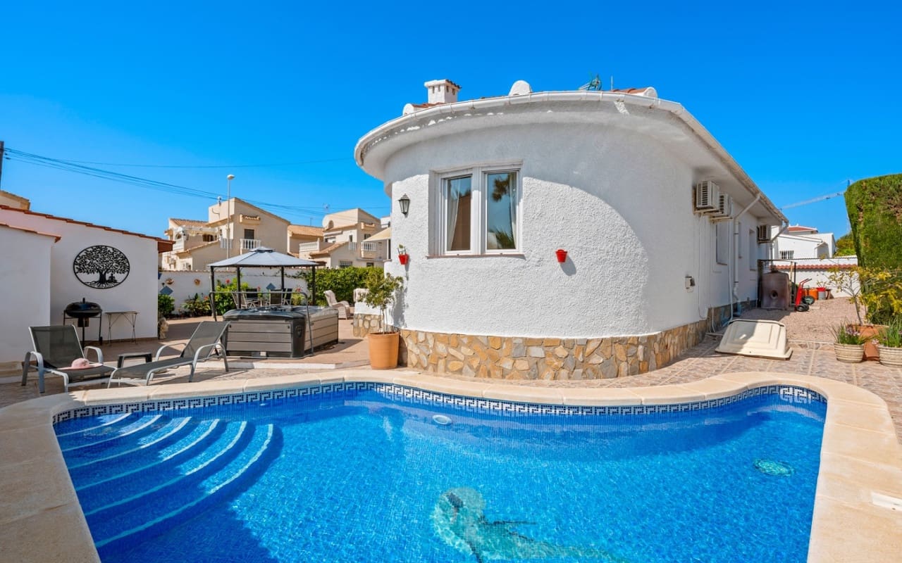 Chalet de 3 habitaciones en Ciudad Quesada en venta con piscina garaje - 495.000 € (Ref: 10021486)