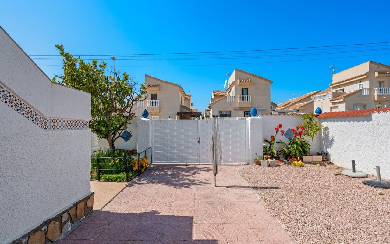 Chalet de 3 habitaciones en Ciudad Quesada en venta con piscina garaje - 495.000 € (Ref: 10021486)