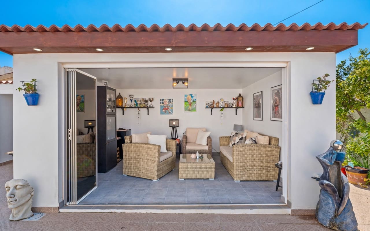 Chalet de 3 habitaciones en Ciudad Quesada en venta con piscina garaje - 495.000 € (Ref: 10021486)