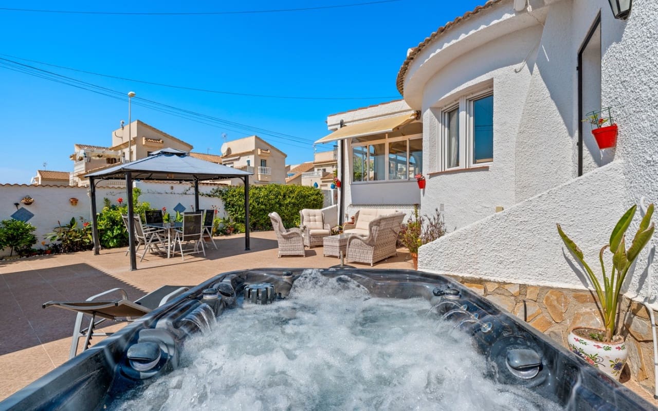 Chalet de 3 habitaciones en Ciudad Quesada en venta con piscina garaje - 495.000 € (Ref: 10021486)