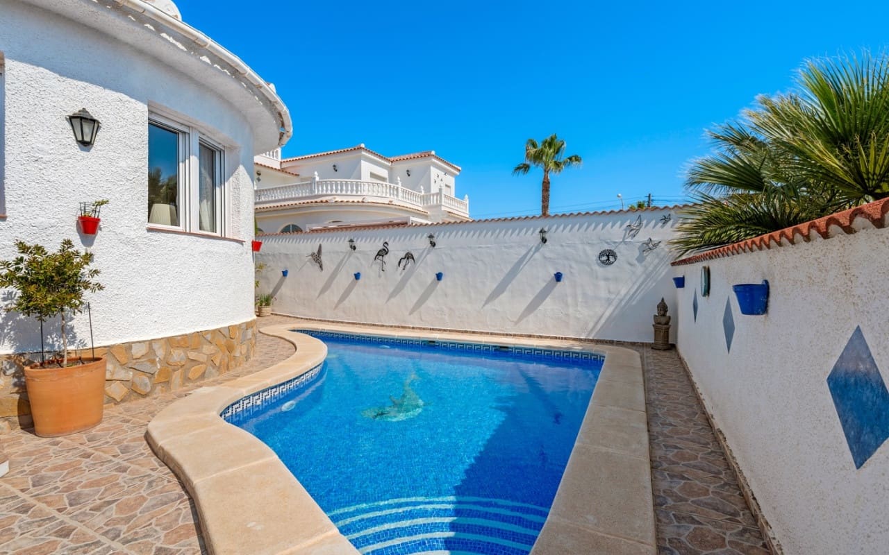 Chalet de 3 habitaciones en Ciudad Quesada en venta con piscina garaje - 495.000 € (Ref: 10021486)