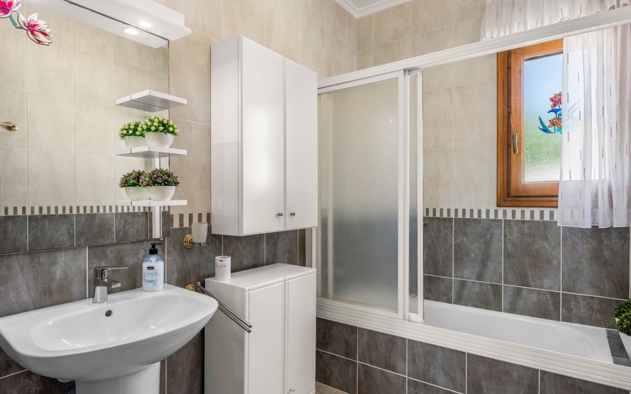 5 Zimmer Villa zu verkaufen in Ciudad Quesada mit Pool Garage - 480.000 € (Ref: 10021487)