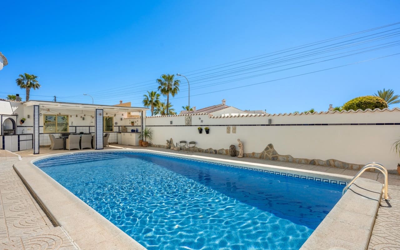 5 Zimmer Villa zu verkaufen in Ciudad Quesada mit Pool Garage - 480.000 € (Ref: 10021487)