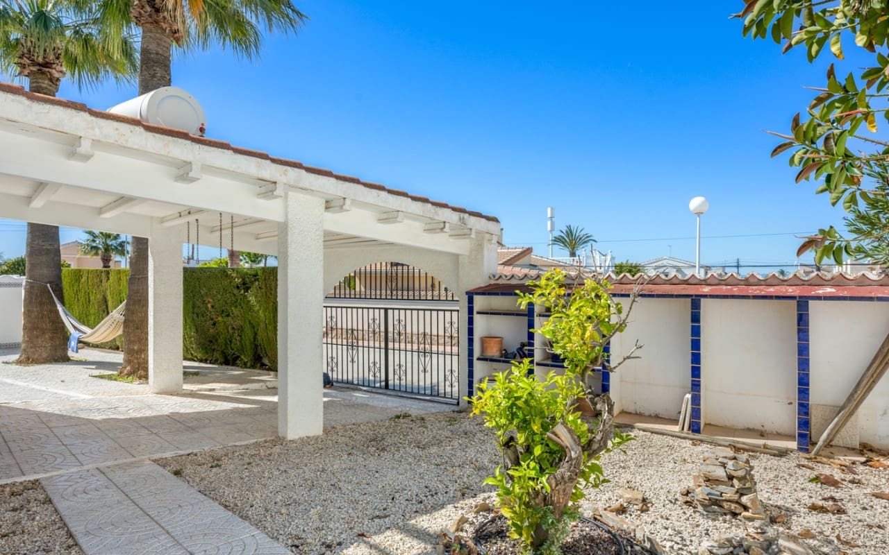5 Zimmer Villa zu verkaufen in Ciudad Quesada mit Pool Garage - 480.000 € (Ref: 10021487)