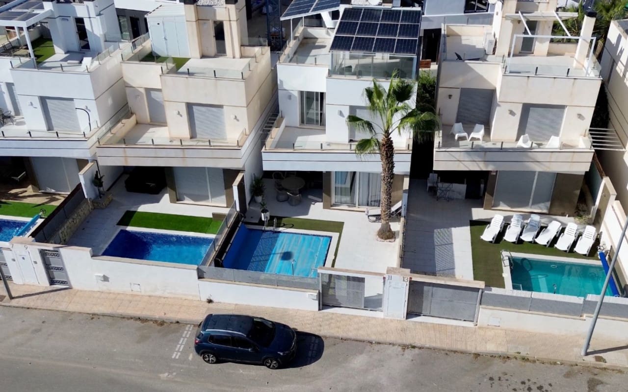 3 soverom Villa til salgs i Orihuela Costa med svømmebasseng - € 389 000 (Ref: 10021489)