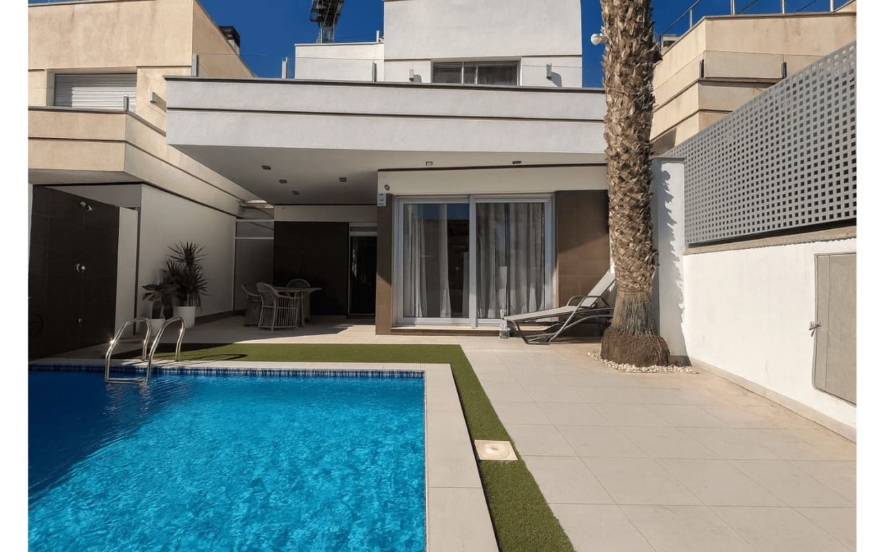 3 soverom Villa til salgs i Orihuela Costa med svømmebasseng - € 389 000 (Ref: 10021489)