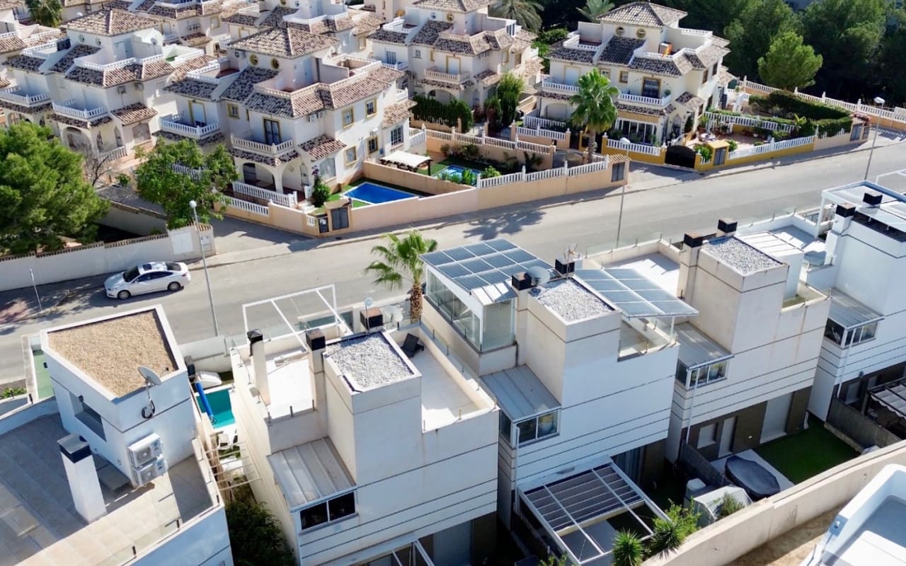 3 soverom Villa til salgs i Orihuela Costa med svømmebasseng - € 389 000 (Ref: 10021489)