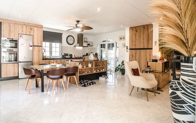 3 chambre Villa/Maison à vendre à La Marina, Elche / Elx avec piscine garage - 525 000 € (Ref: 10021500)