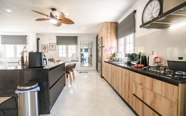 3 chambre Villa/Maison à vendre à La Marina, Elche / Elx avec piscine garage - 525 000 € (Ref: 10021500)