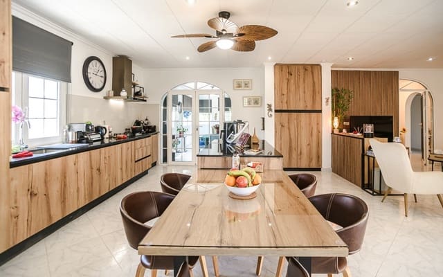 3 chambre Villa/Maison à vendre à La Marina, Elche / Elx avec piscine garage - 525 000 € (Ref: 10021500)