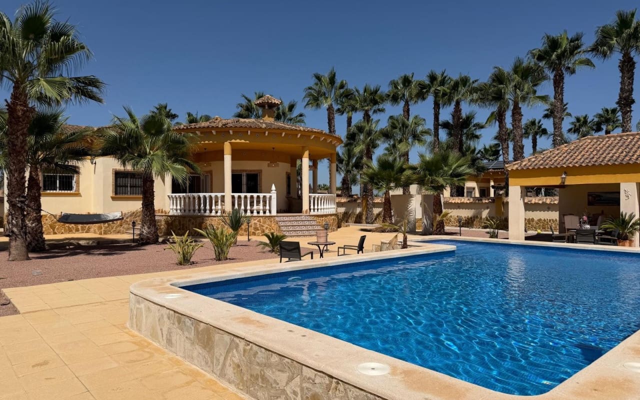 Chalet de 3 habitaciones en Catral en venta con piscina garaje - 430.000 € (Ref: 10034315)