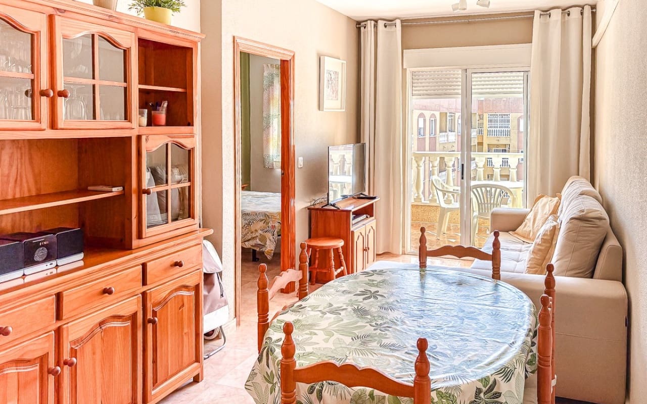 Apartamento de 2 habitaciones en Torrevieja en venta con piscina garaje - 139.500 € (Ref: 10055682)