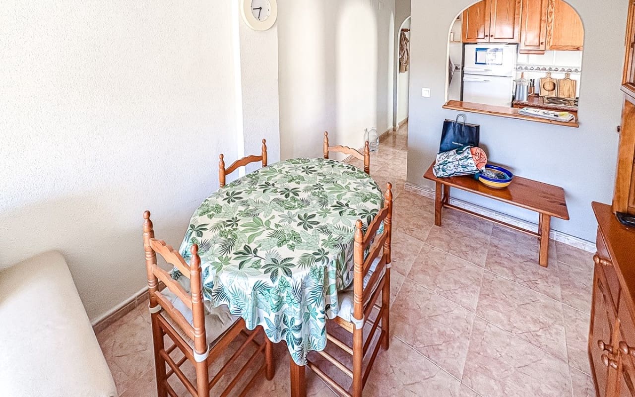 Apartamento de 2 habitaciones en Torrevieja en venta con piscina garaje - 139.500 € (Ref: 10055682)