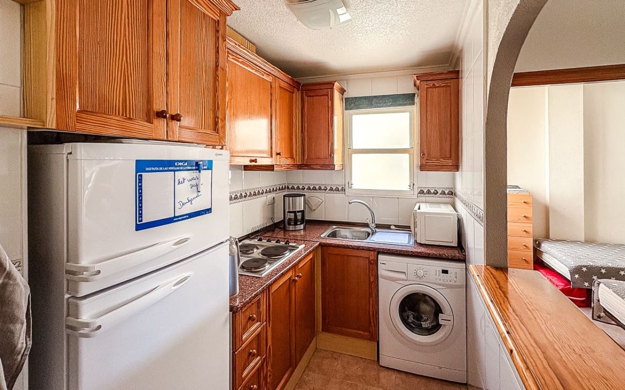 Apartamento de 2 habitaciones en Torrevieja en venta con piscina garaje - 139.500 € (Ref: 10055682)