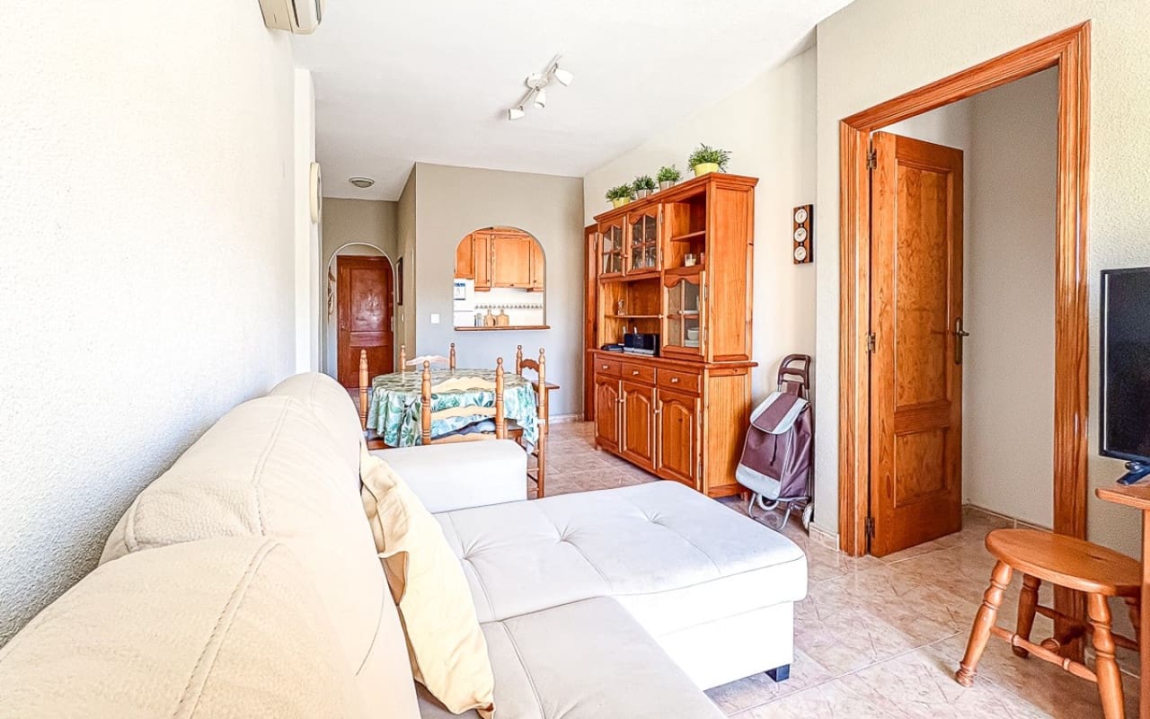 Apartamento de 2 habitaciones en Torrevieja en venta con piscina garaje - 139.500 € (Ref: 10055682)